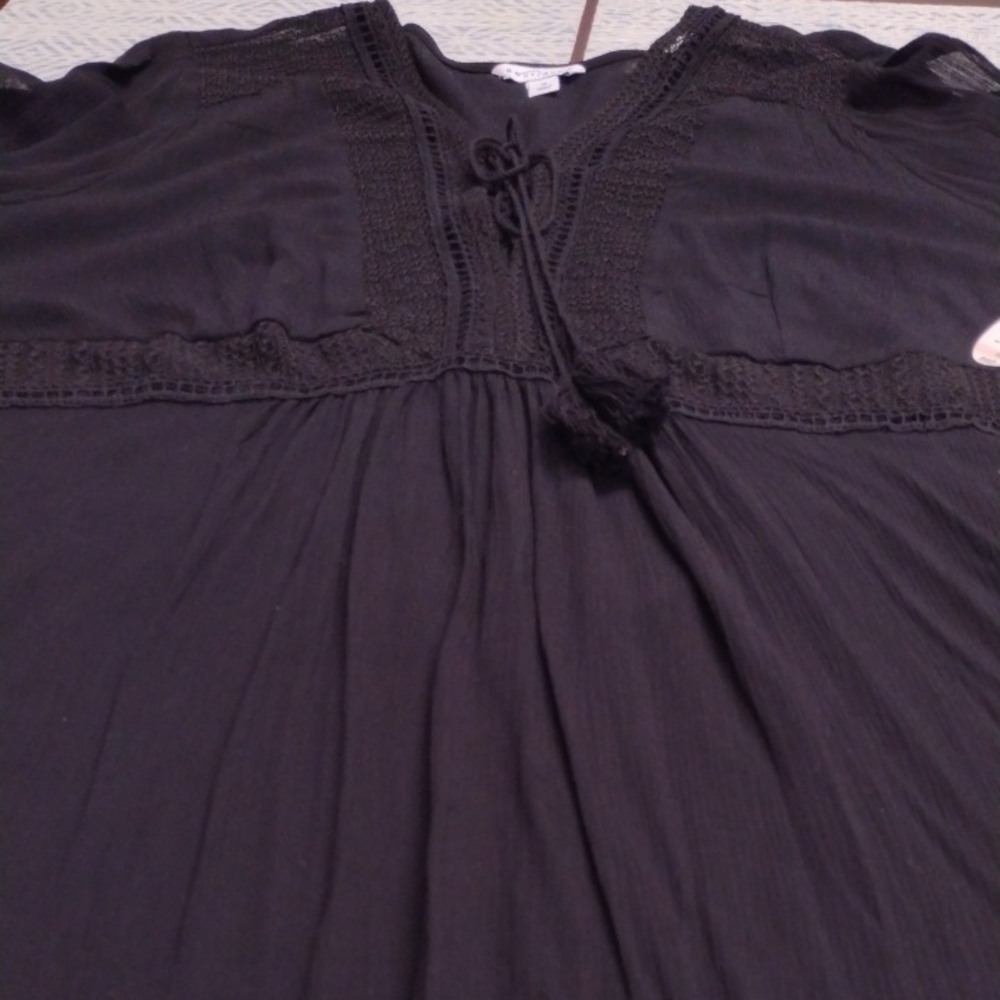 NEW Elegant Black Women's Tunic with Lace Detailing - Picture 14 of 15